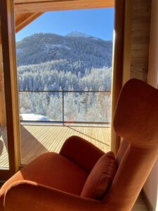 conciergerie-ldcm-app-prestige-doux-meleze-serre-chevalier-3-rocking-chair-scaled