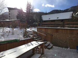 conciergerie-ldcm-beau-chalet-serre-chevalier-22-terrasse-hiver