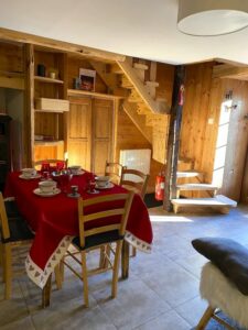 conciergerie-ldcm-beau-chalet-serre-chevalier-5-salle-a-manger