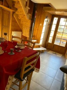 conciergerie-ldcm-beau-chalet-serre-chevalier-7-salle-a-manger