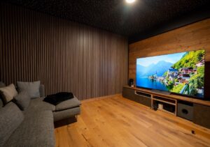 CHALET LE REFUGE _ Alpesphotographies.com_Salle Ciné-108