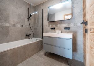 CHALET LE REFUGE _ Alpesphotographies.com_SdB-58